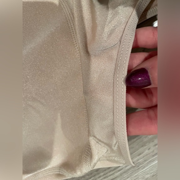 Nude tummy control body suit (I’d classify the size as xs) - Picture 6 of 10